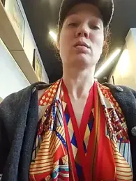 Exhibitionsplit webcam model stream image