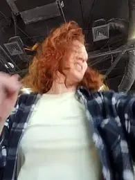 Exhibitionsplit webcam model stream image