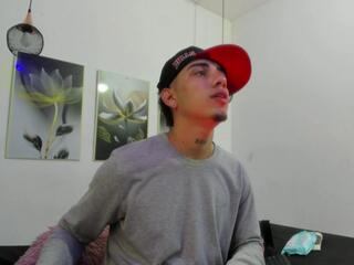 Aaron Wolld webcam model stream image