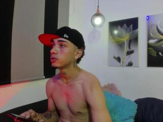 Aaron Wolld webcam model stream image