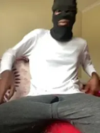 Gifttheskimaskboy420 webcam model stream image