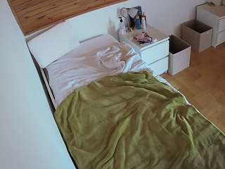 voyeurcam-julmodels-greybed-1 webcam model stream image