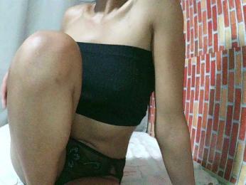 Poussie webcam bongacams model stream image