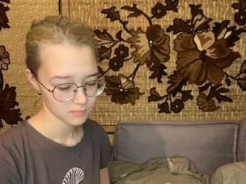 sweet-and-mint webcam model stream image