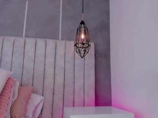 my-friends-mom webcam model stream image