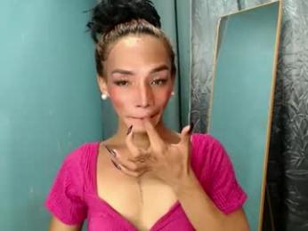 uncut_queen webcam model stream image