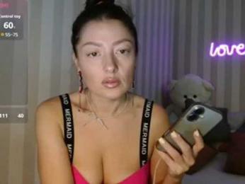 HoneyMuse webcam bongacams model stream image