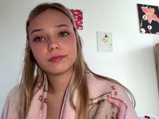 Ardelle Kutchie webcam model stream image