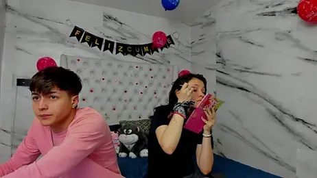 Ari_and_Storm webcam model stream image