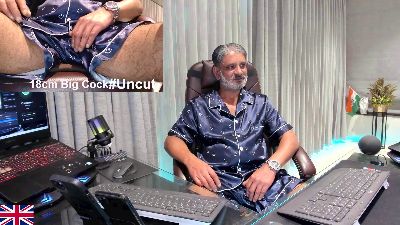 OnlineBossUK webcam model stream image