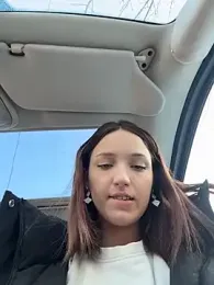 DollyTall webcam model stream image