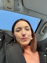 DollyTall webcam model stream image