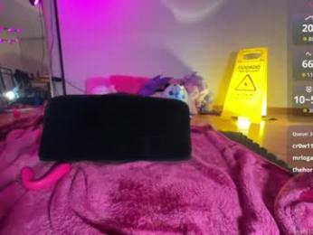 luna_luuvz webcam model stream image