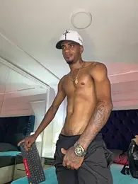 AaronCruz_ webcam model stream image