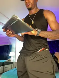 AaronCruz_ webcam model stream image