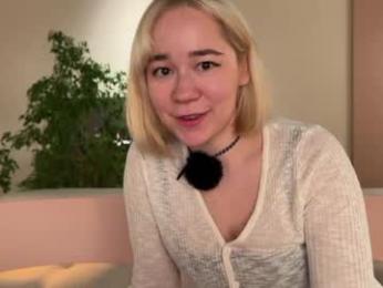 moonfaced_ webcam model stream image