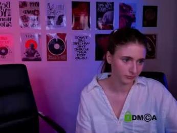 lisa_dark_ webcam model stream image