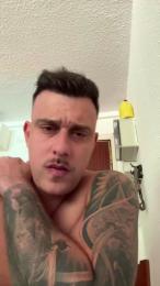 Elyoruga webcam model stream image