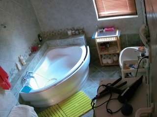 voyeurcam-julmodels-bath-1st-2 webcam model stream image