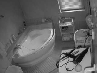 voyeurcam-julmodels-bath-1st-2 webcam model stream image