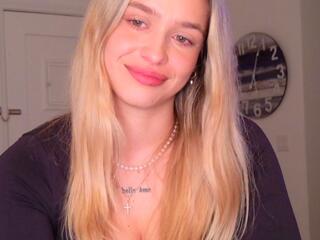 Maci Reynolds webcam model stream image