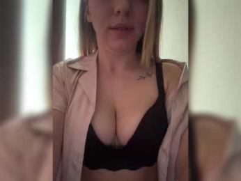 BlushingKitten webcam bongacams model stream image