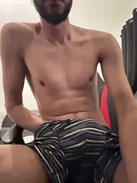 Yourfavourite33 webcam model stream image