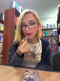 SweetBunnyGF webcam model stream image