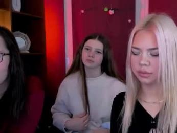 colla_white webcam model stream image