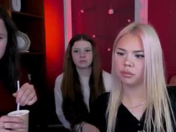 colla_white webcam model stream image