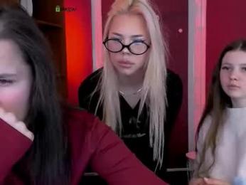 colla_white webcam model stream image