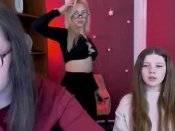 colla_white webcam model stream image