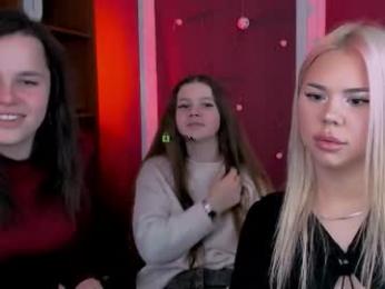 colla_white webcam model stream image