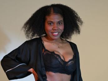 SaraBlackwood webcam model stream image