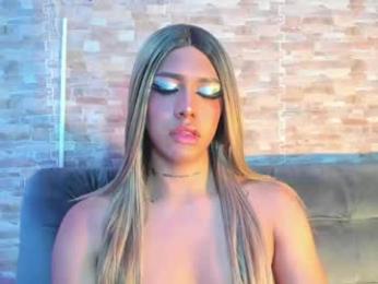 dreams_chloe webcam model stream image