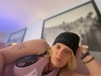 KITTYBOOBOOFUXX webcam model stream image