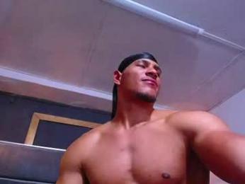 adam_fit19cm webcam model stream image