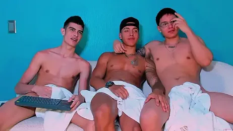 junior_friendss webcam stripchat model stream image