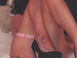 selenaalluree webcam model stream image