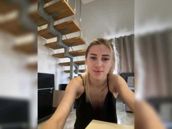 Alina-13-1 webcam model stream image