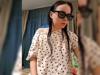 Lyoublue webcam model stream image