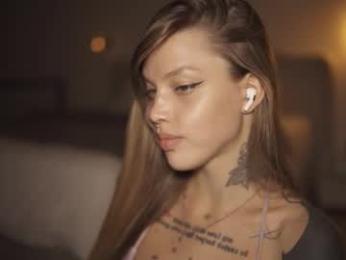 mileeena webcam model stream image