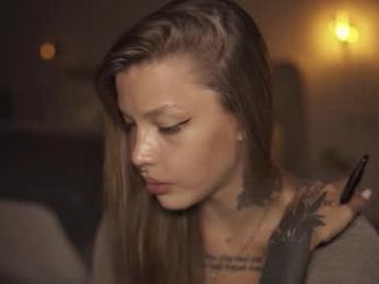 mileeena webcam model stream image