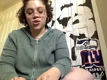 QueenNuttCollector webcam model stream image