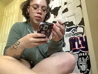 QueenNuttCollector webcam model stream image