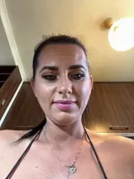 Hotmomcheckk_ stripchat stream image