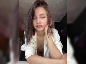 StrawberryGirl bongacams stream image