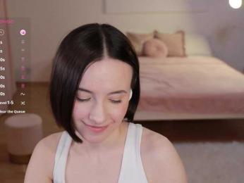 MissEssie bongacams stream image