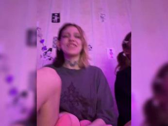 Molly-and-Ewa bongacams stream image, 27.06.2025 12:10