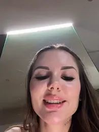 Alina_Vibe_Me stripchat stream image